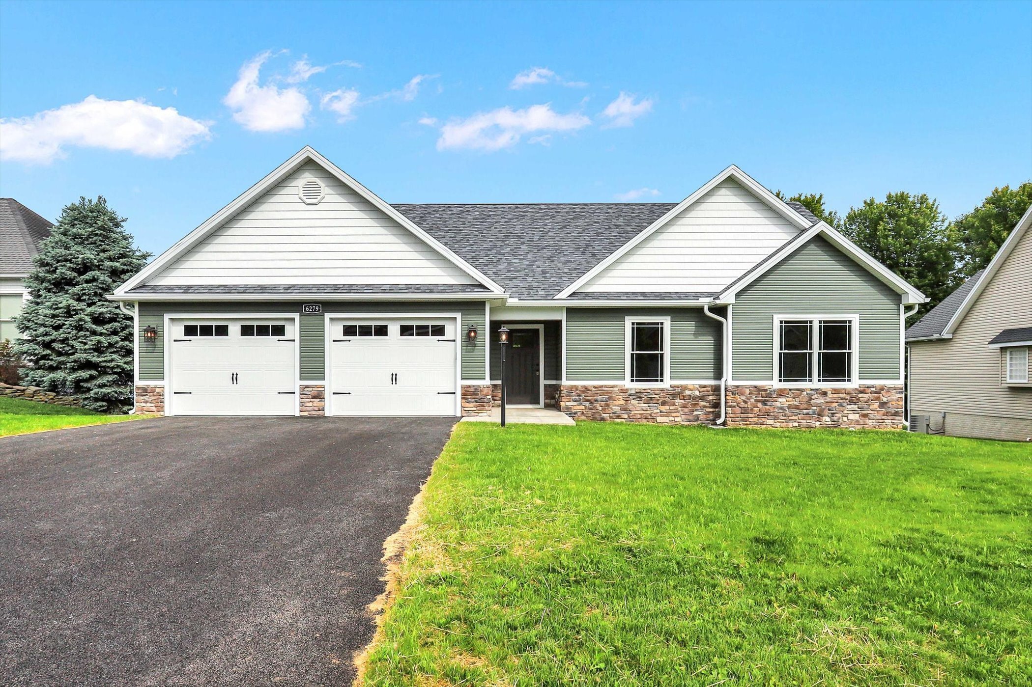 6279 Oak Leaf Lane North